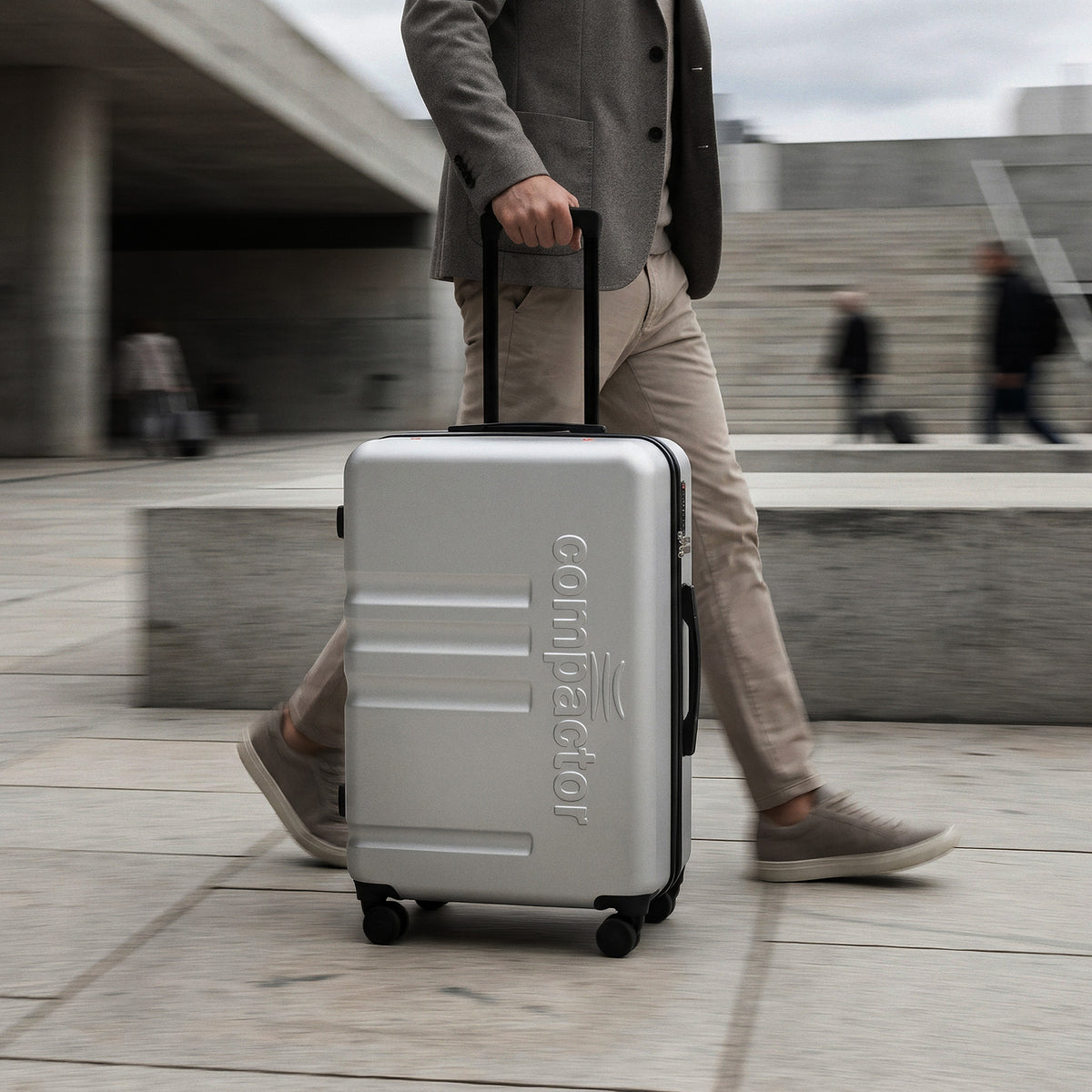 Valise gain de place L + pèse valise + pompe manuelle