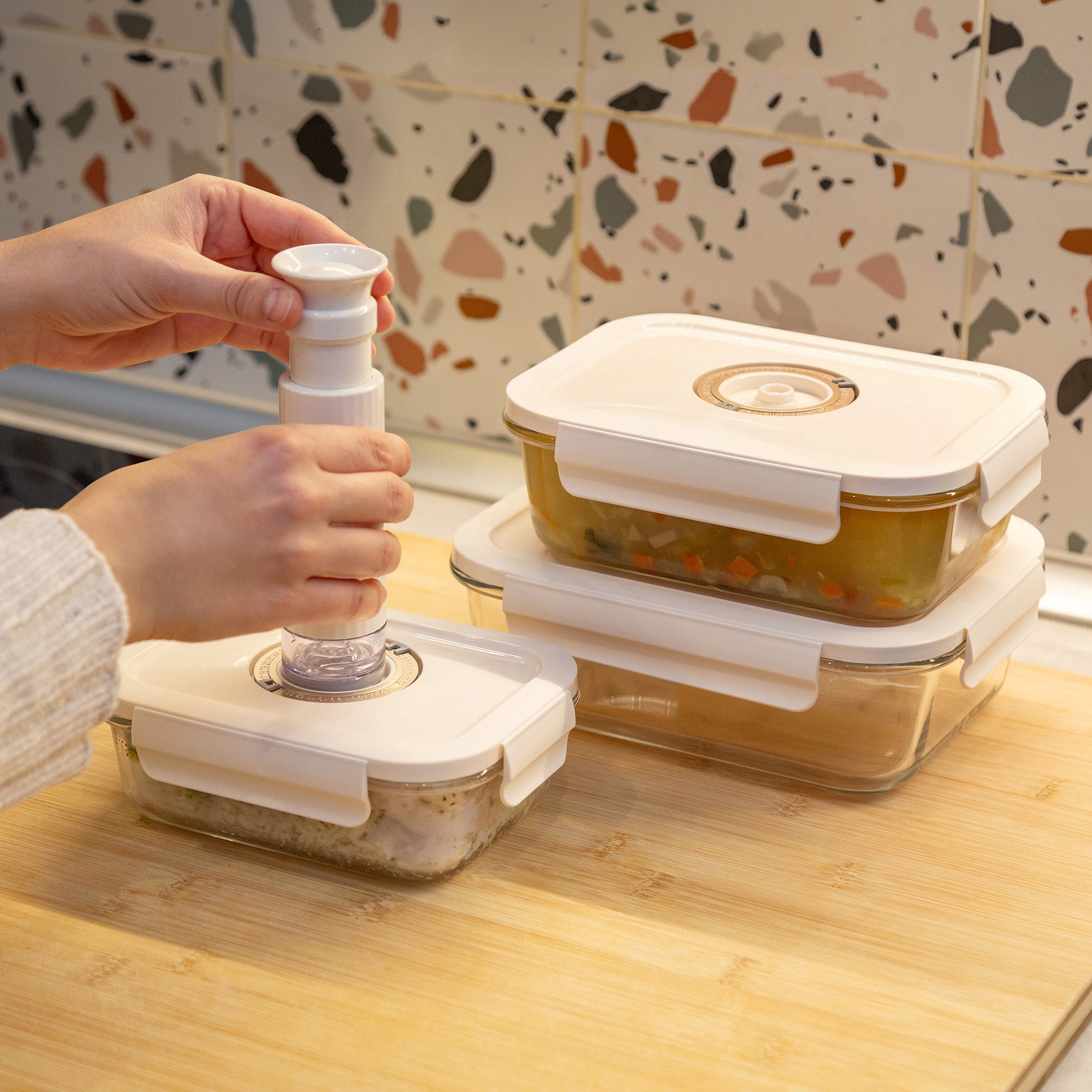 Set di 3 contenitori alimentari sottovuoto in vetro + datario e pompa integrati Aspifresh+