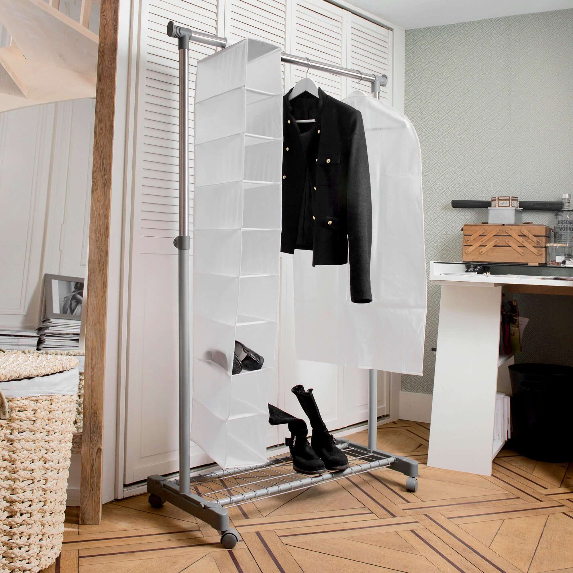 Portant pour vêtements à roulettes en métal Loft gris