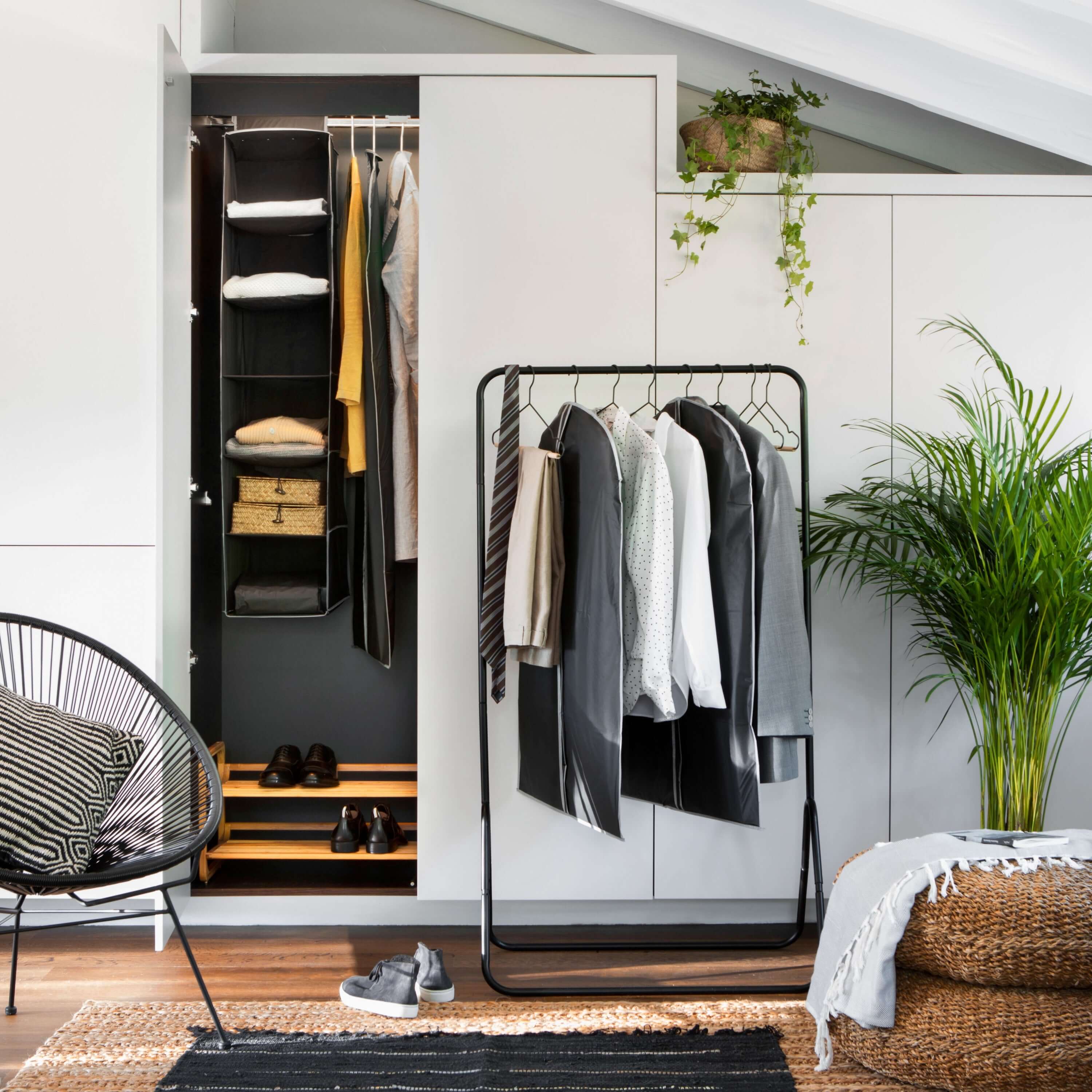 Funda para colgar ropa M Cosmos negra