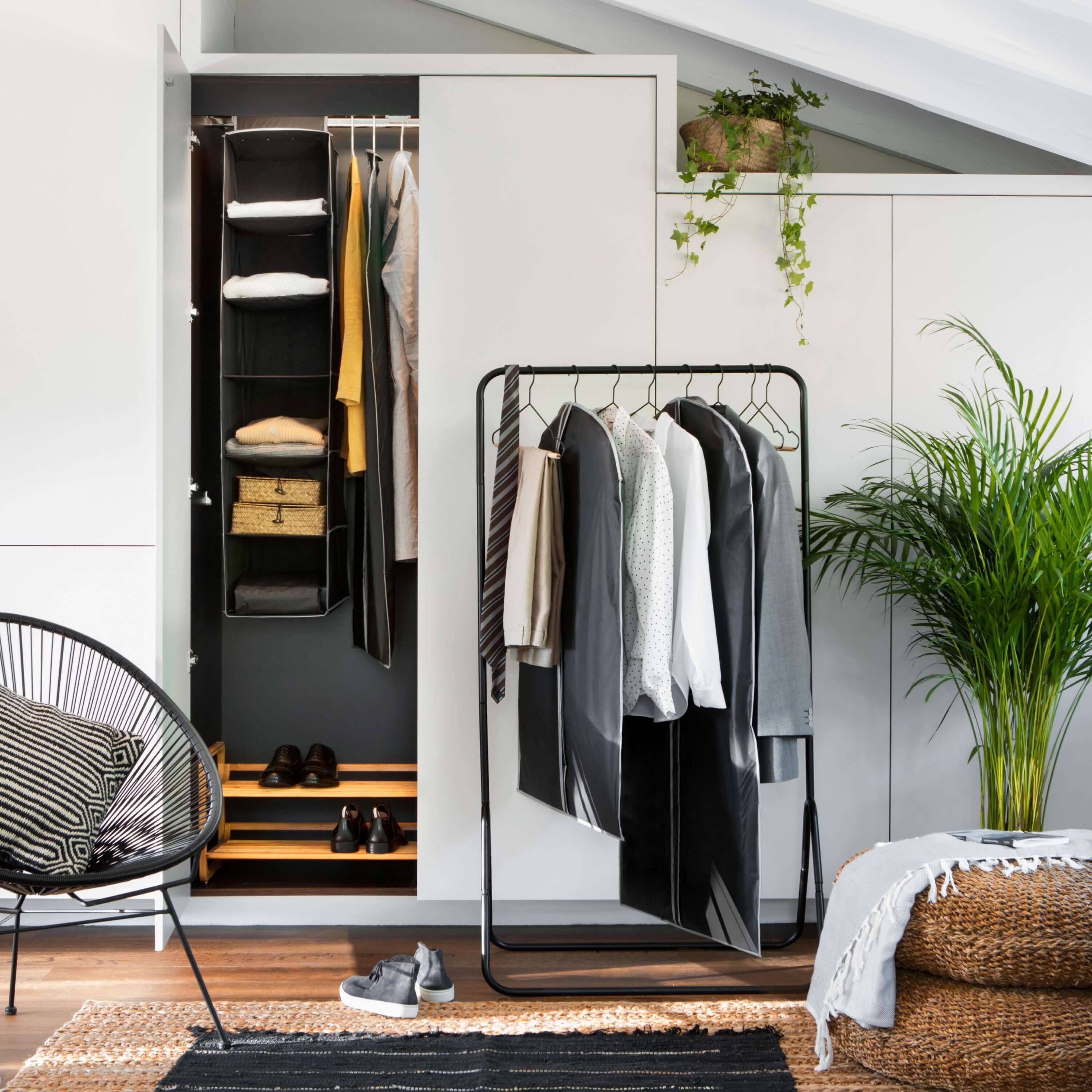 Funda para colgar ropa Cosmos L negra