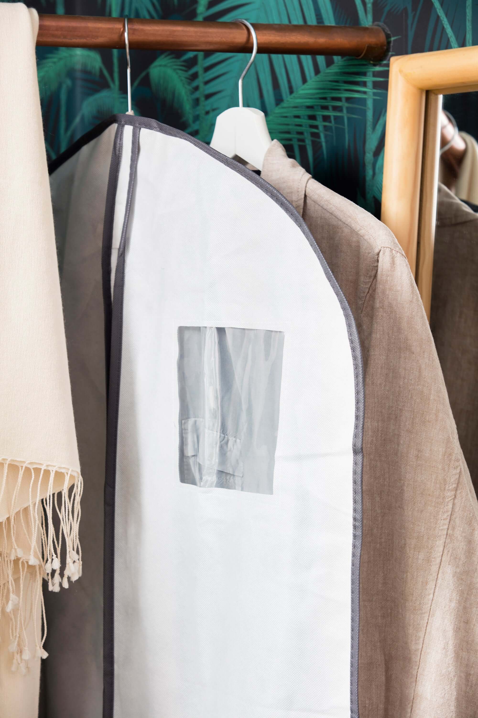 Funda para ropa colgante M Life blanca