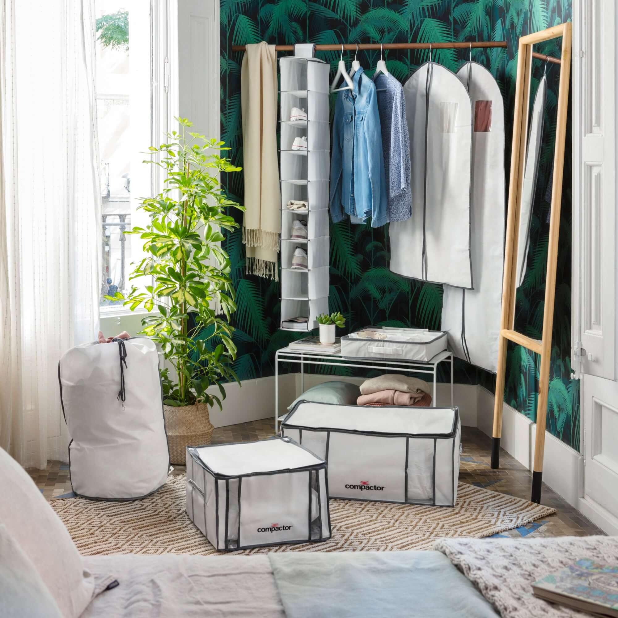 Funda para ropa colgante M Life blanca