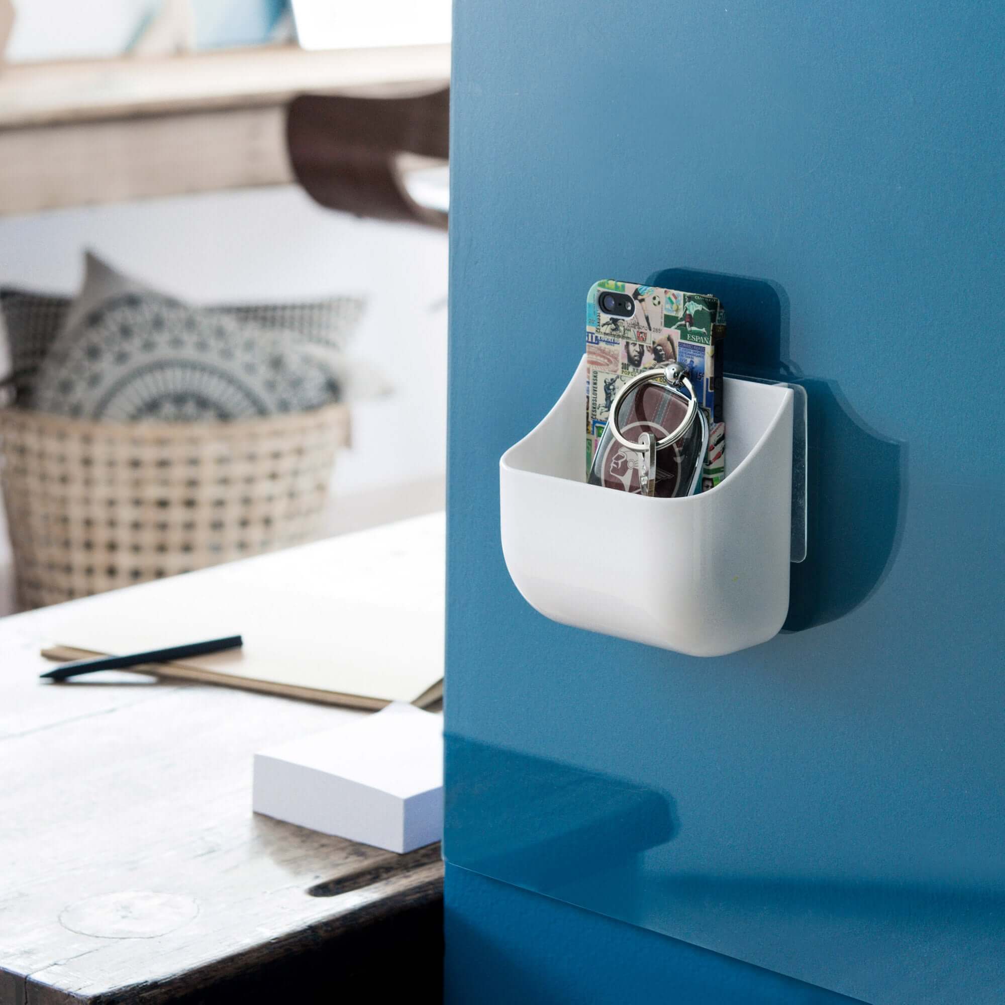 Caja de almacenamiento de pared autoadhesiva Hang It blanca