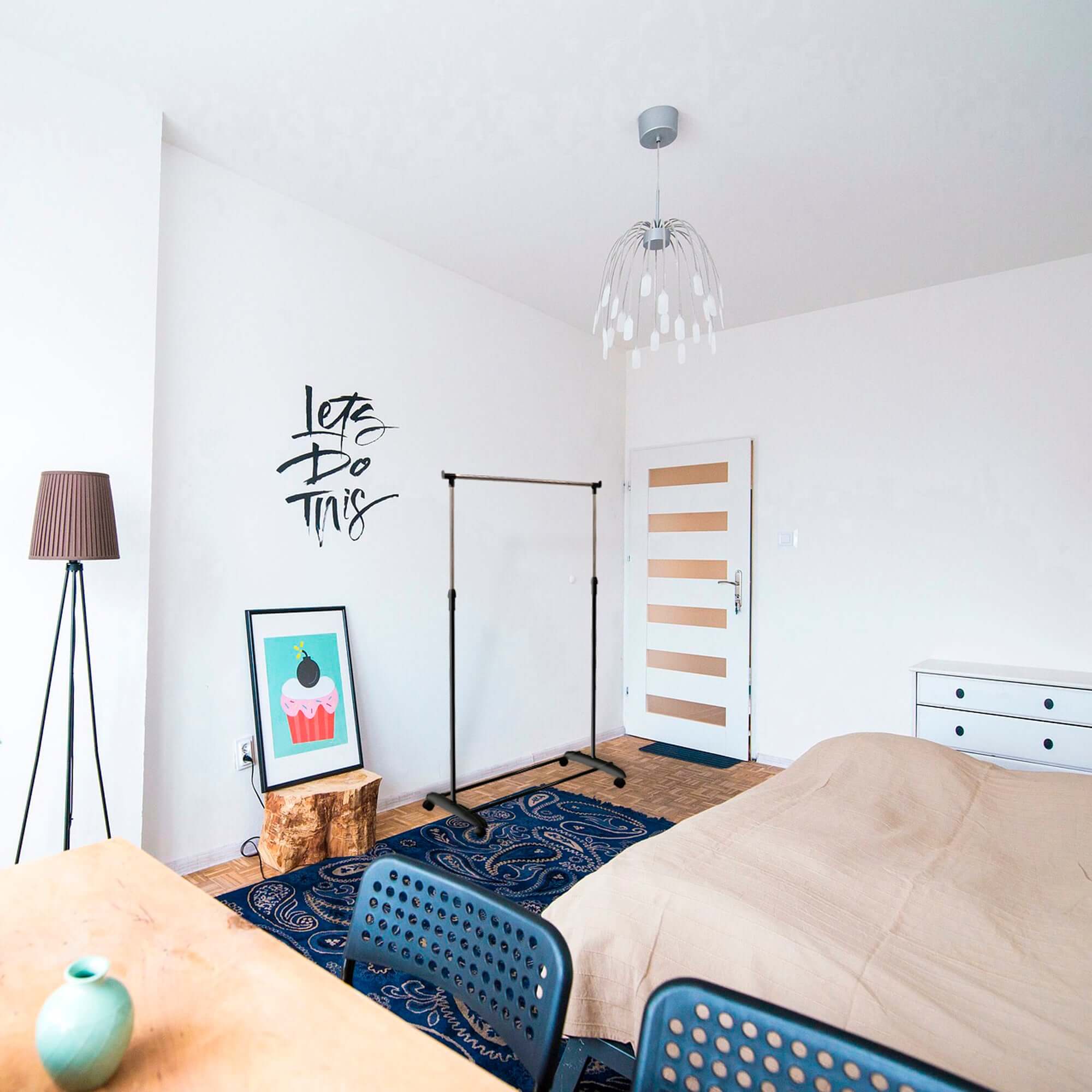 Perchero con ruedas Suzie negro y cromado